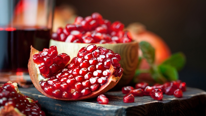 এক কাপ ডালিমে পেতে পারেন যেসব উপকারিতা