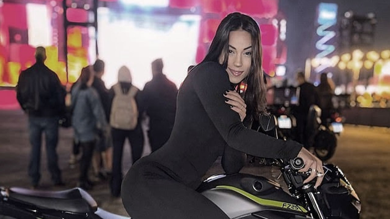 সড়কে প্রাণ হারালেন লেডি বাইকার, শোকে বাবার আত্মহত্যা